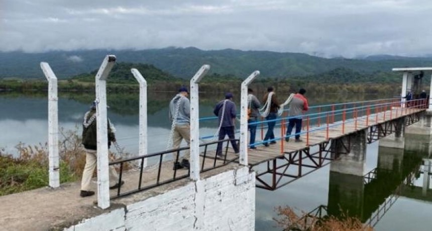 Realizan trabajos de mantenimiento en la represa Los Pizarros