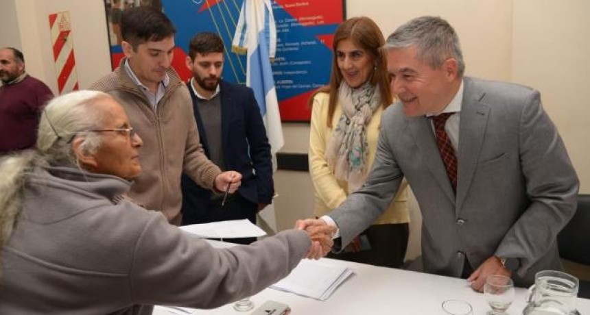 Más de 100 familias del interior firmaron la escritura de su casa