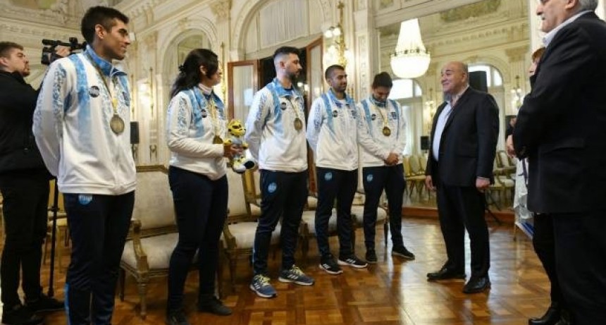 El Gobernador recibió a los campeones mundiales de cestoball