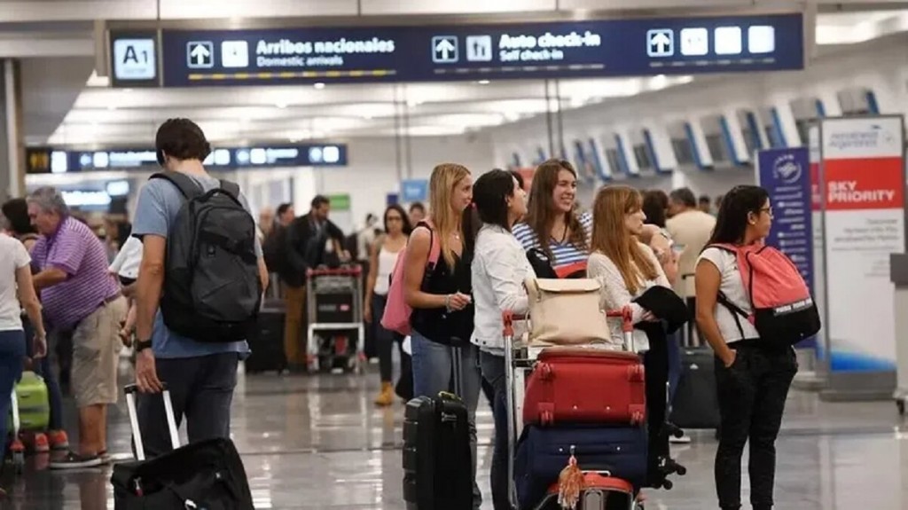Este lunes podrían suspenderse vuelos en 24 aeropuertos