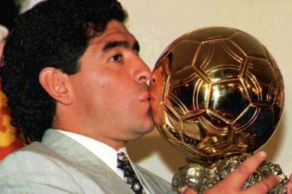 Subastan el Balón de Oro de Maradona en el Mundial de México 1986