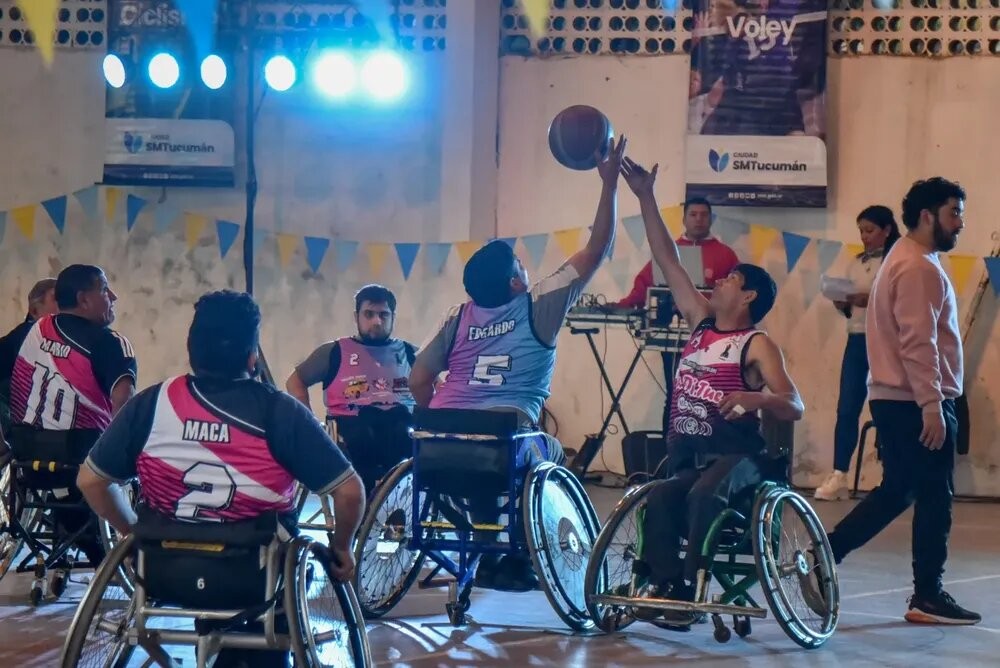 Más de 100 atletas compartieron un encuentro de inclusión y deportes en el Complejo Ledesma