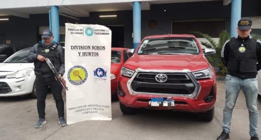 Recuperan una camioneta robada y aprehenden a dos hombres