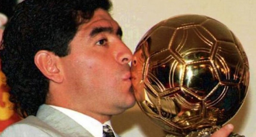 Subastan el Balón de Oro de Maradona en el Mundial de México 1986