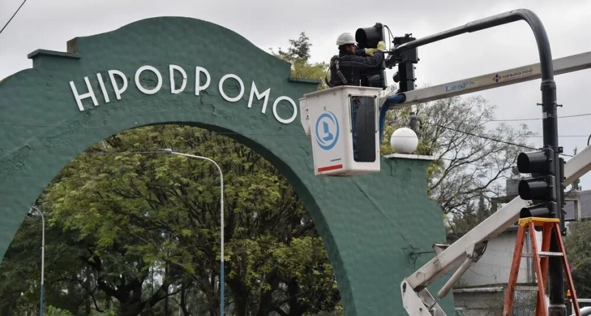 Un nuevo complejo semaforizado se pondrá en funcionamiento en la avenida Benjamín Aráoz a la altura del Hipódromo