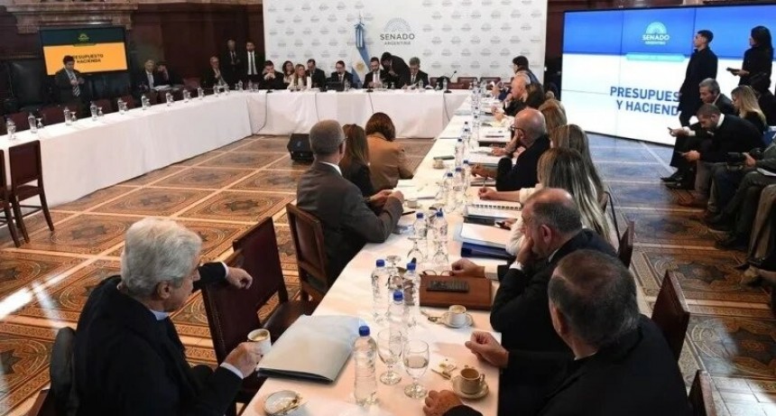 Senado: cuarto intermedio hasta el lunes y pocas probabilidades de conseguir el dictamen de la Ley de Bases y paquete fiscal