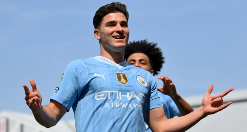 Julián Álvarez anotó en la goleada del Manchester City