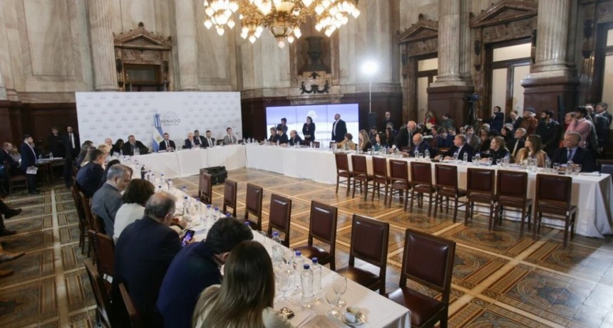 La Casa Rosada abre un canal de negociación con la oposición dialoguista para avanzar con la Ley de Bases