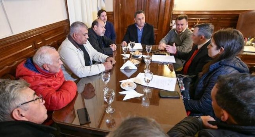 El Gobierno y empleados estatales continúan con las negociaciones salariales