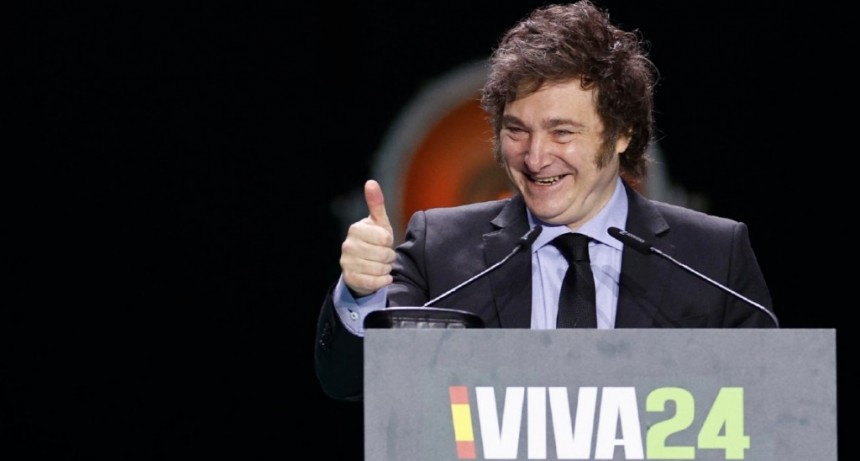 Europa Viva: Javier Milei entró cantando 