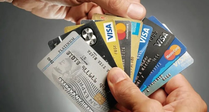 Baja el costo de refinanciación de las tarjetas de créditos