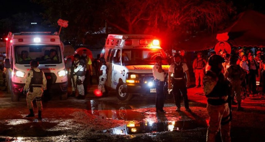 Derrumbe en México deja al menos 9 muertos en acto de campaña