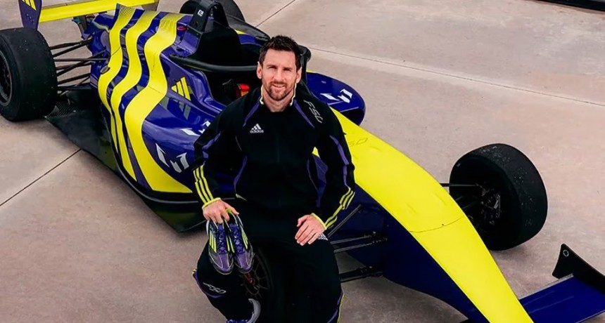 Las fotos de la campaña de Messi junto a un auto de carrera que causaron furor