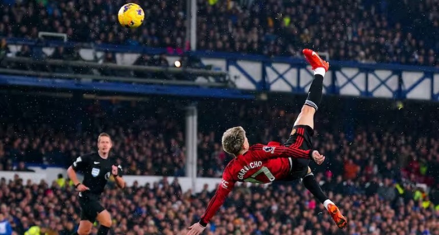 Un gol de Garnacho fue elegido como el mejor de la temporada en la Premier League