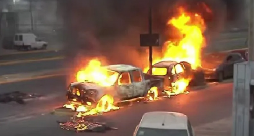 Buenos Aires: Deliveries incendian cinco vehículos para protestar por el asesinato de un repartidor