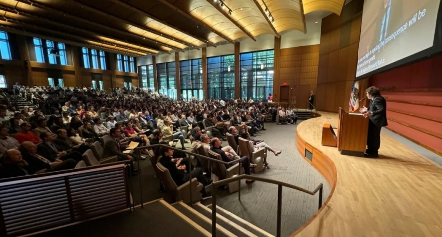 Milei disertó en la Universidad de Stanford