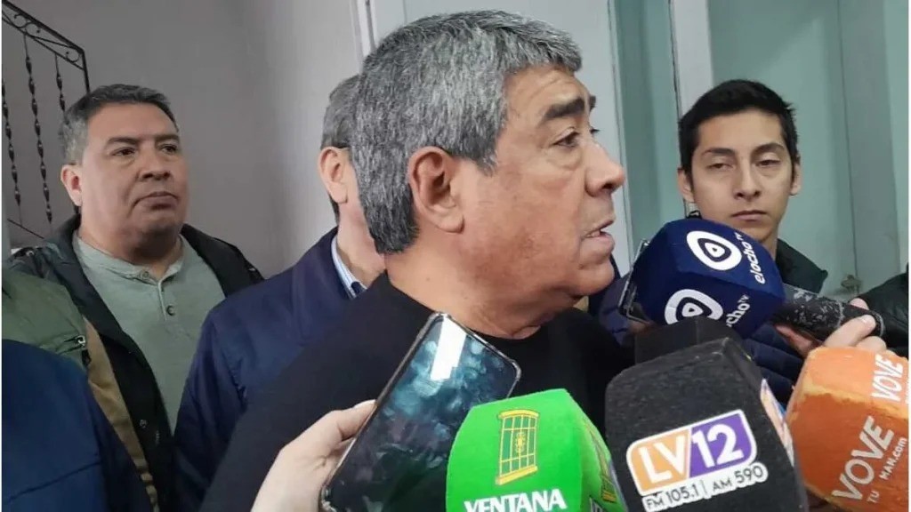 El paro de colectivos en Tucumán sigue firme
