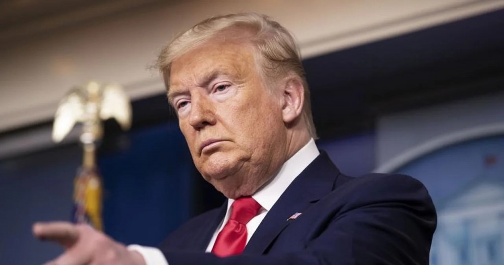 Trump lanza polémico plan: pagará $1.000 a migrantes indocumentados que se autodeporten