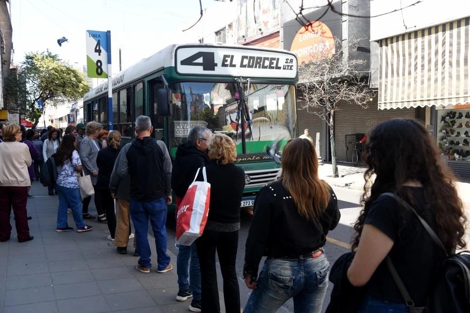 Colectivos circulan con normalidad en Tucumán pese al paro nacional de UTA