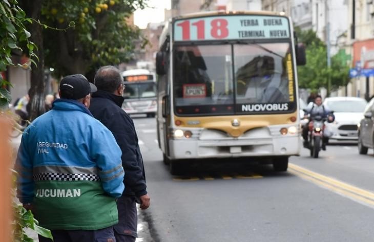 Jaldo destacó la normalidad del transporte en Tucumán mientras otras provincias sufren paro