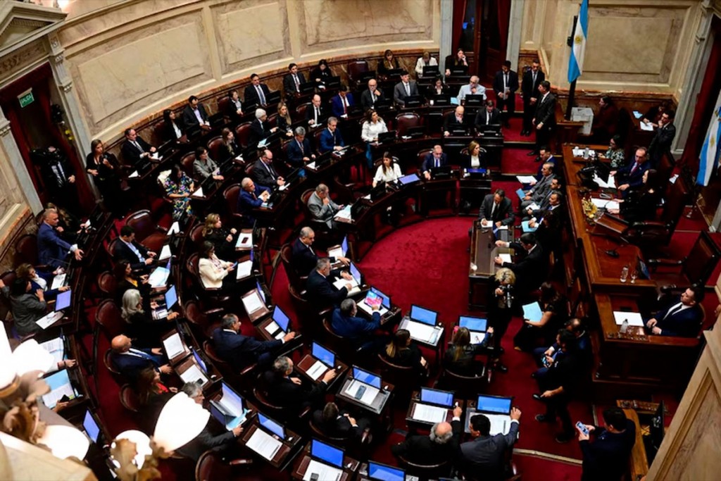 Gobierno arremete contra el Senado: 