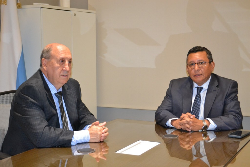  Lanzan tres móviles para llevar asesoramiento legal gratuito a 93 localidades tucumanas