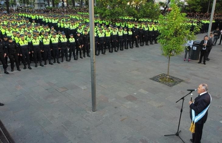 Jaldo incorpora casi mil policías y redobla la lucha contra el narco