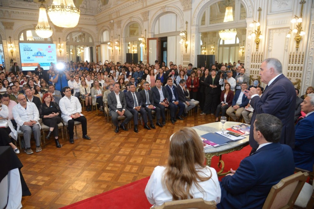 Tucumán lanza el primer Hospital Virtual Público del país con atención médica 24/7