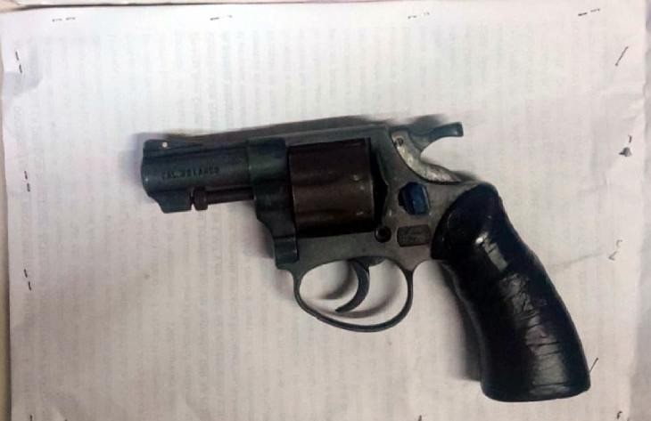Secuestran un arma a menor de 15 años en una escuela