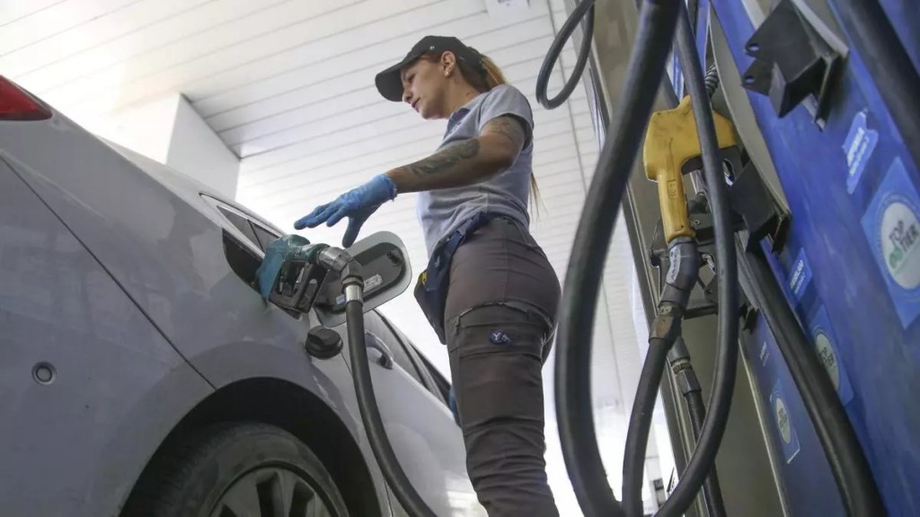 YPF aumentó hasta 0,4% los combustibles por el alza en los biocombustibles