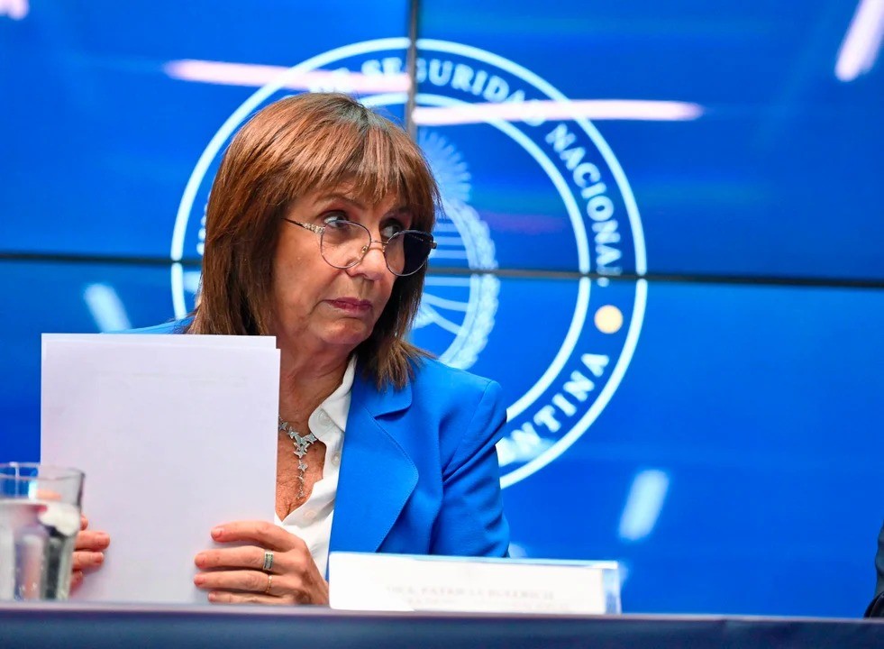 Gobierno ajusta política migratoria: exigen nuevos requisitos y cobrarán servicios a extranjeros