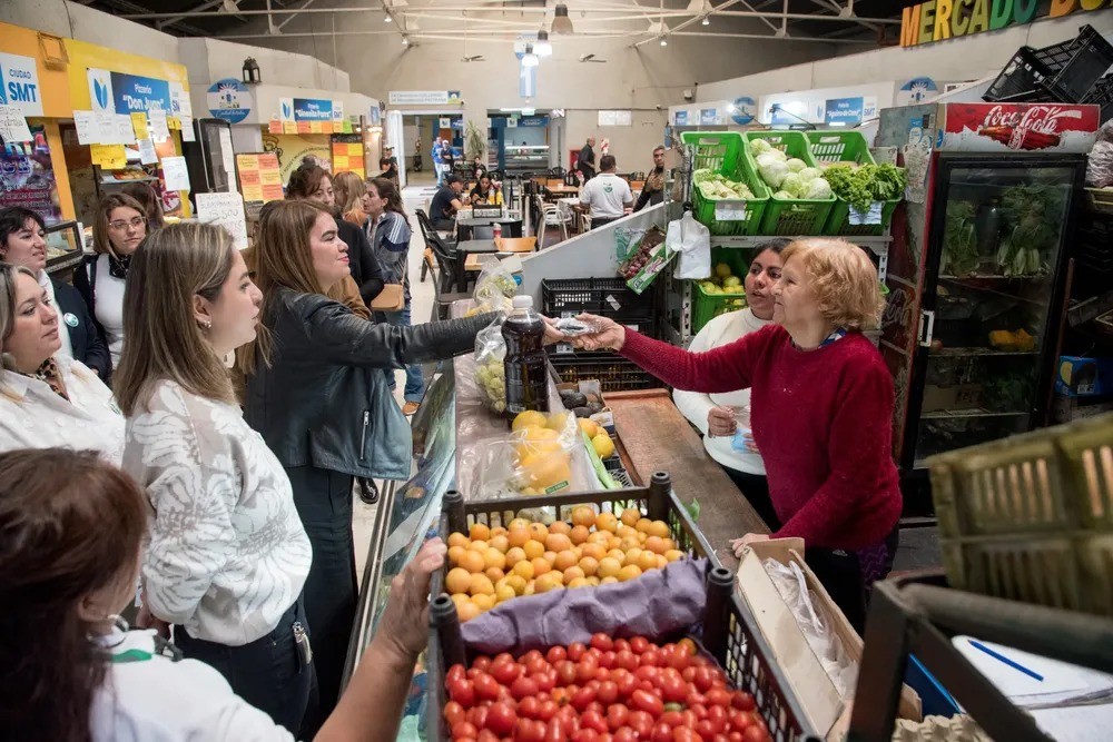 Refuerzan la seguridad alimentaria en el Mercado Dorrego con kits y capacitaciones