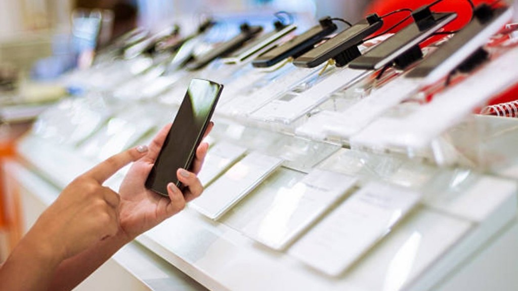 El Gobierno oficializó la baja de aranceles para la importación de celulares y electrónicos