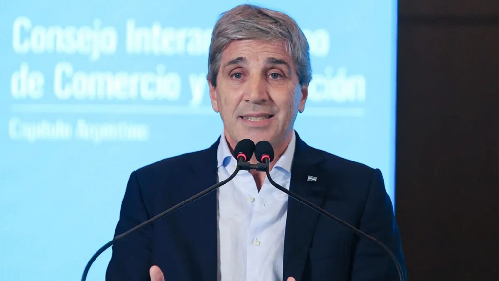 Caputo anuncia nueva baja de aranceles para impulsar la industria