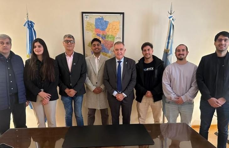 Jaldo apuesta a la economía del conocimiento: reunión clave con emprendedores tecnológicos tucumanos en Buenos Aires