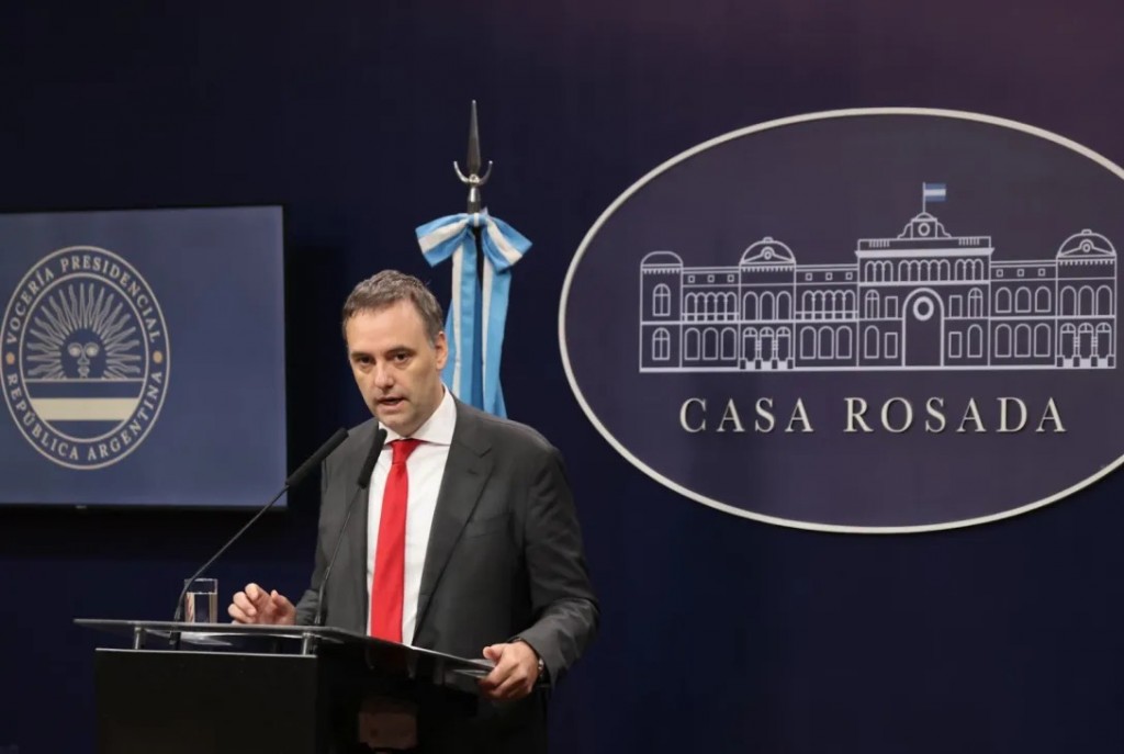 Adorni confirma su salida: prepara renuncia como vocero presidencial para asumir en la Legislatura porteña