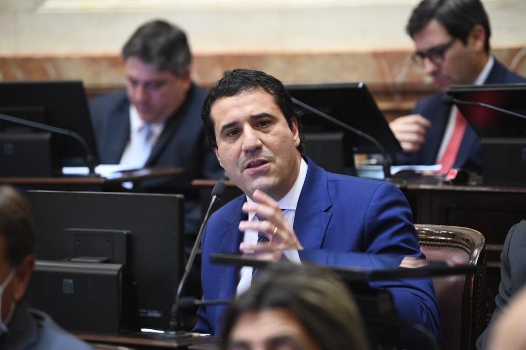 Senado: presentan un proyecto para agravar penas a quienes ataquen a docentes, médicos y choferes