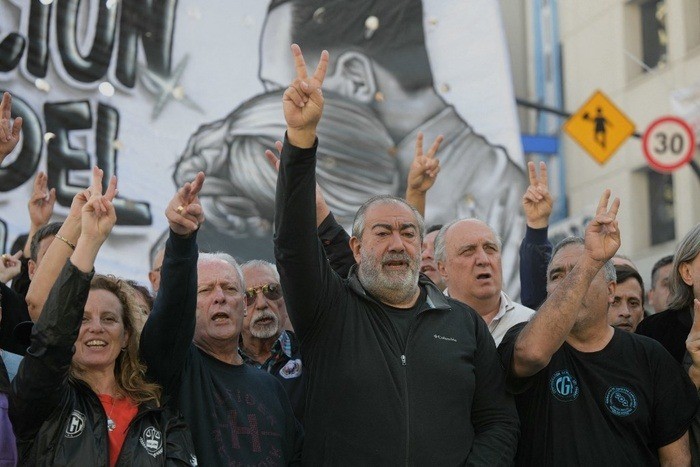 La CGT rechaza el DNU que limita el derecho a huelga y amenaza con acciones legales