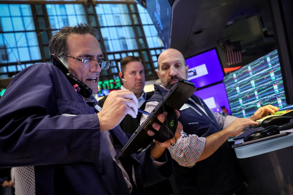 Las acciones y bonos repuntaron tras el anuncio de las medidas para dólares atesorados