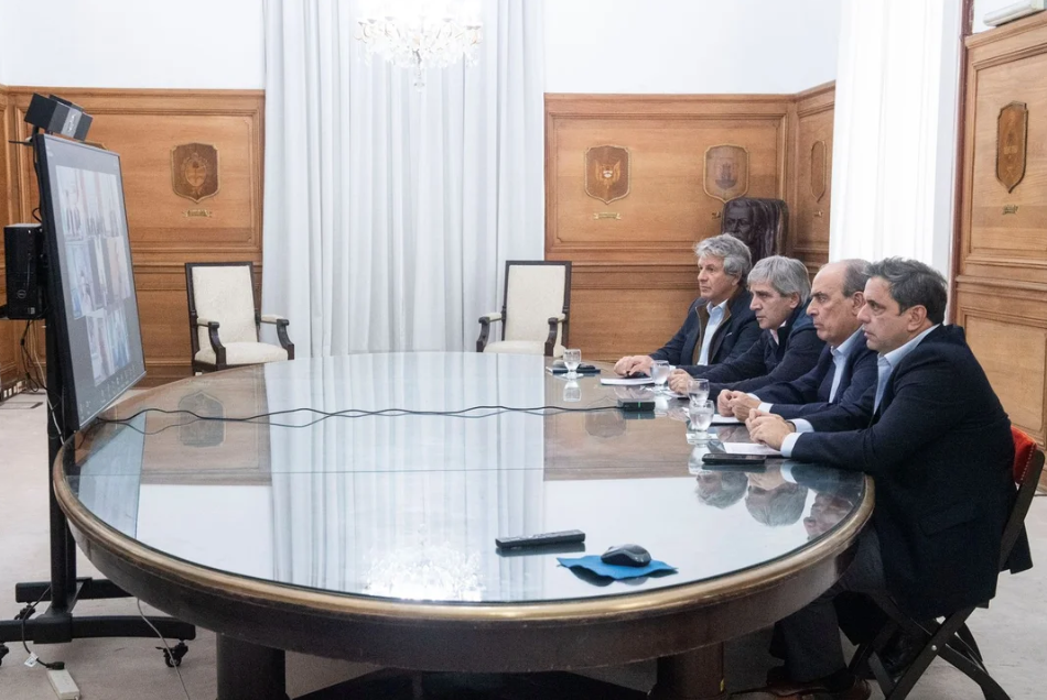 Francos y Caputo buscaron el respaldo de 17 gobernadores para el plan del 