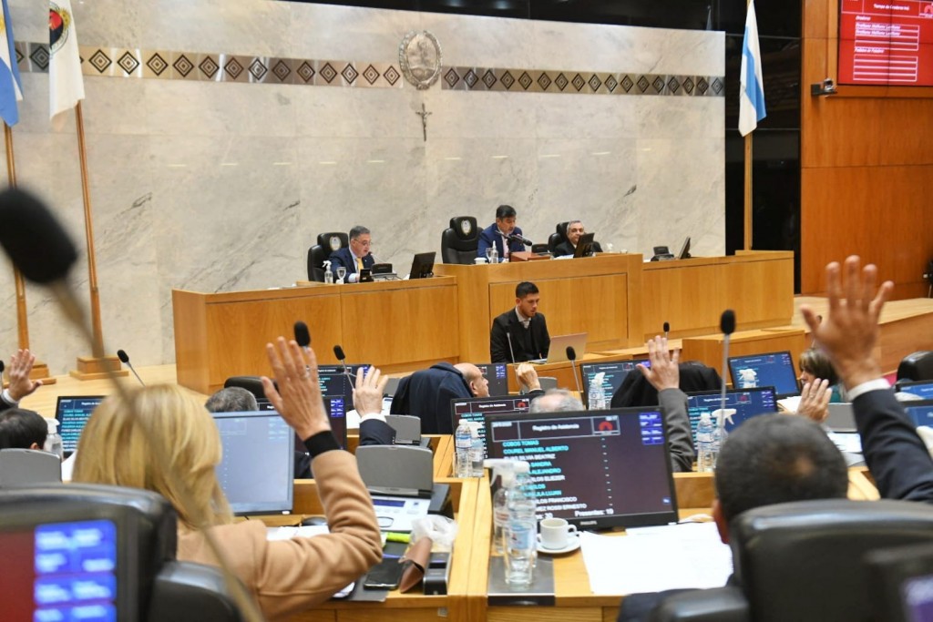 La Legislatura tucumana aprueba paquete de leyes clave en extensa sesión