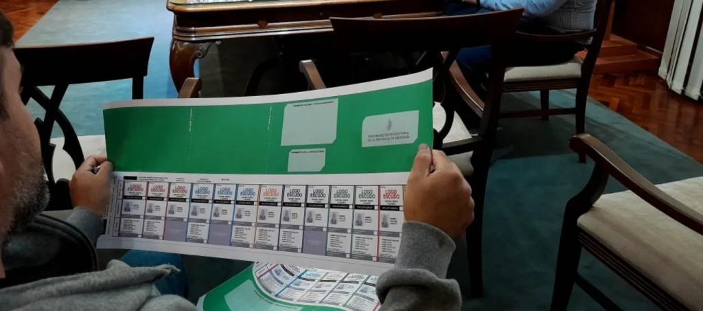 Elecciones 2025 en PBA: polarización sin terceras fuerzas y empate técnico entre Milei y CFK