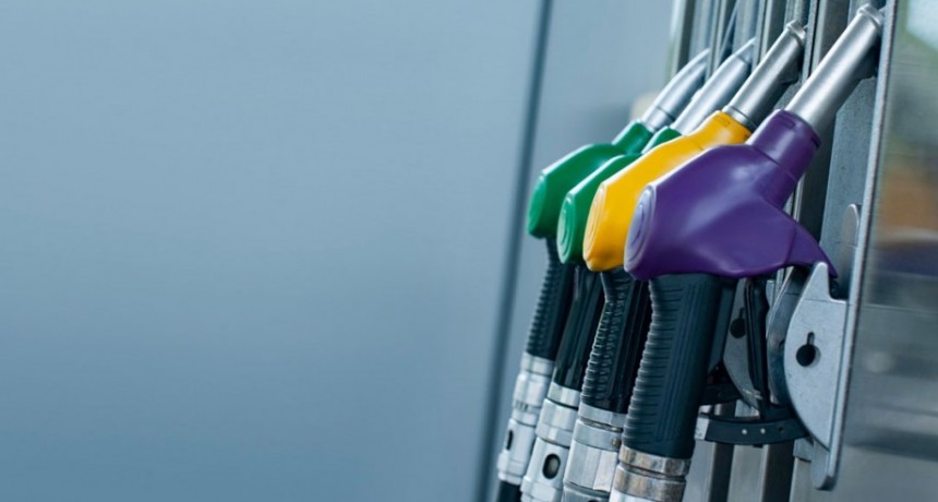 Shell y Axión siguen a YPF y recortan el precio de los combustibles