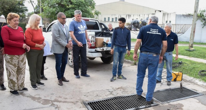 Alumnos de talleres municipales fabrican imbornales para el Barrio Mutual Policial
