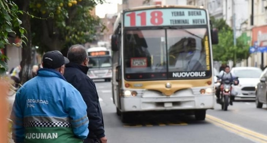 Jaldo destacó la normalidad del transporte en Tucumán mientras otras provincias sufren paro