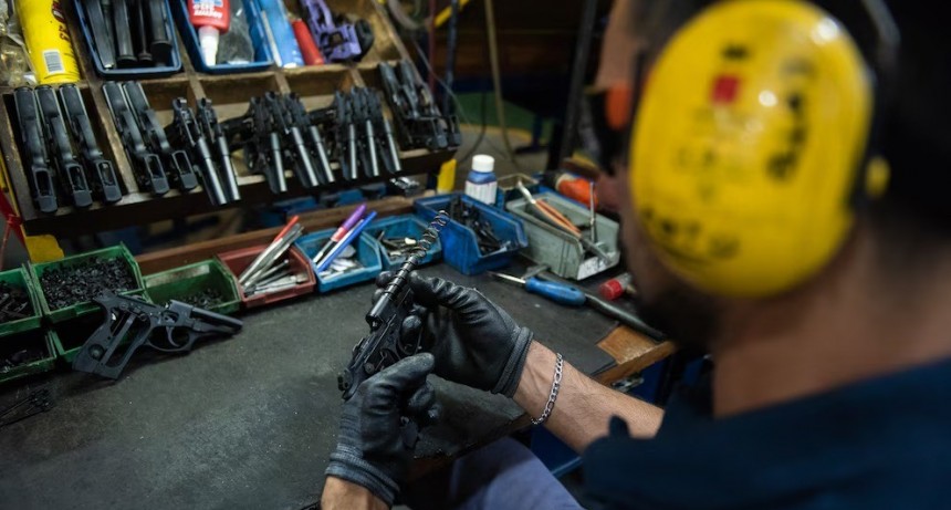 El Gobierno flexibiliza los requisitos para comerciantes de armas: elimina habilitaciones municipales obligatorias