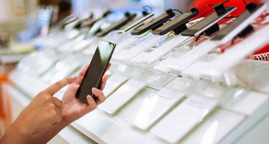 El Gobierno oficializó la baja de aranceles para la importación de celulares y electrónicos