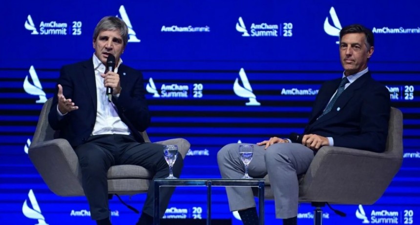 Caputo anticipó detalles de la flexibilización de regulaciones para incentivar el uso de dólares fuera del sistema bancario