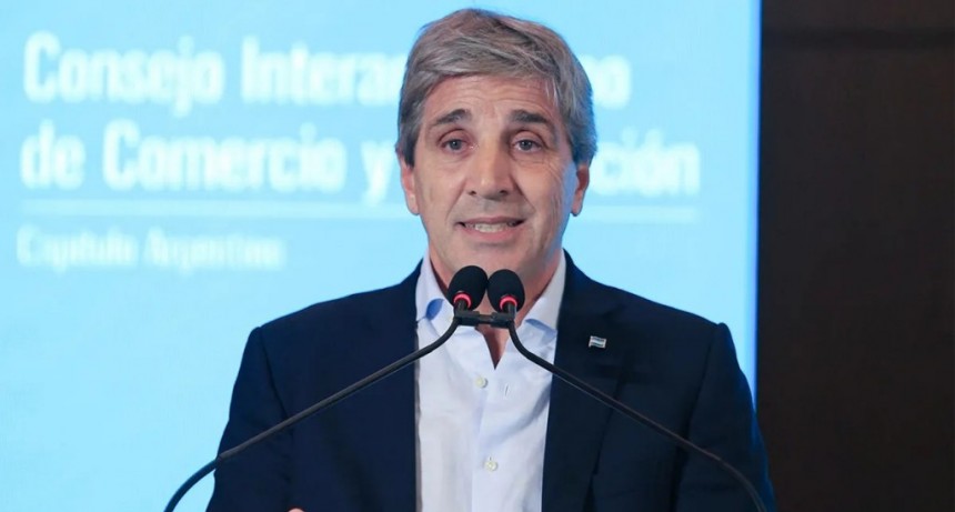 Caputo anuncia nueva baja de aranceles para impulsar la industria