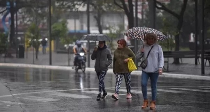 Tucumán arrancó con lloviznas y anochecería con más precipitaciones